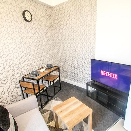 Cozy And Charming - 1 Bedroom Apartment - Free Parking, Transit Links, Close To Stadiums Manchester Bagian luar foto